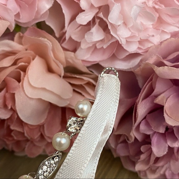 Crystal Pearl Flower Vine Tiara Headdress - Picture 13 of 16